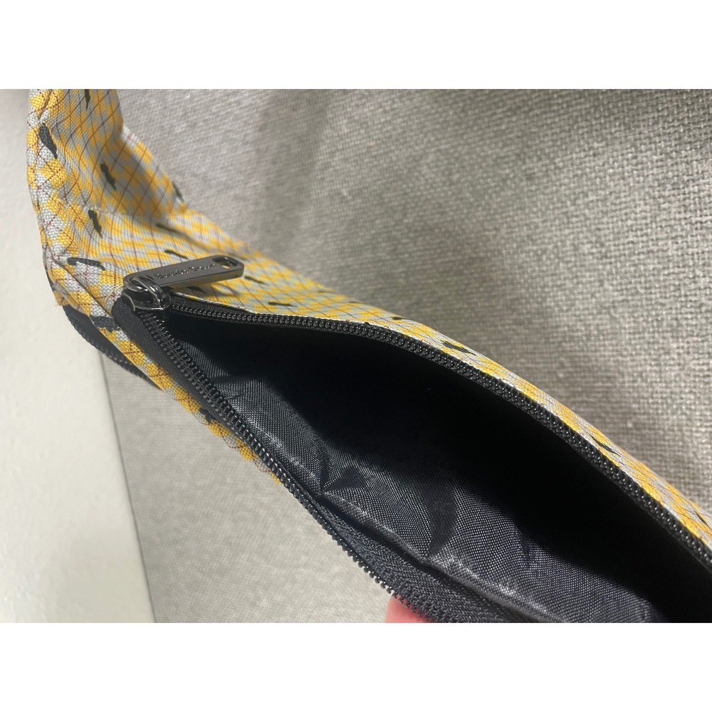 Harry Potter Hufflepuff Buckle-Down Fanny Pack Yellow Badger Wizarding World Bag - Picture 9 of 12